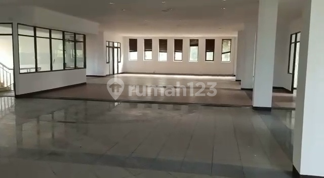 Gedung 4 Lantai Strategis di Kawasan Sayap Sukajadi, Bandung