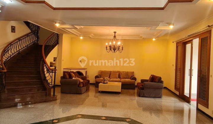 Rumah Mewah Semi Furnished di Setra Duta Bandung 1