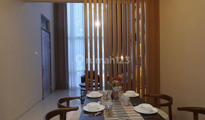 Rumah Baru Tropis Modern Furnish Strategis Sukasari Bandung 1