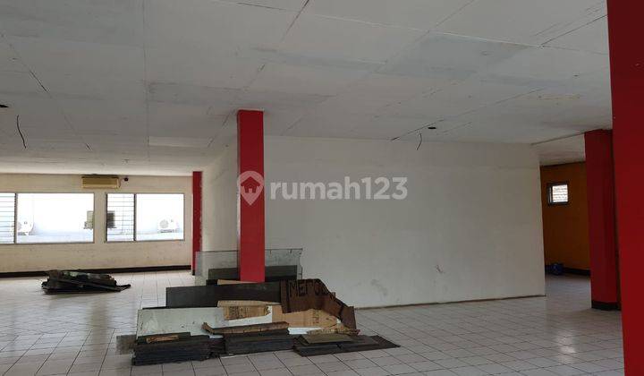 Sewa Gedung 3 Lantai Strategis Tengah Kota di Sumurbandung  1