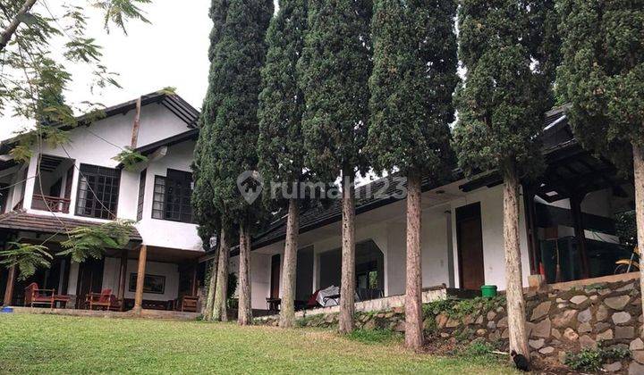 Villa Asri dengan Kolam Renang di Bandung Utara Setiabudi 1