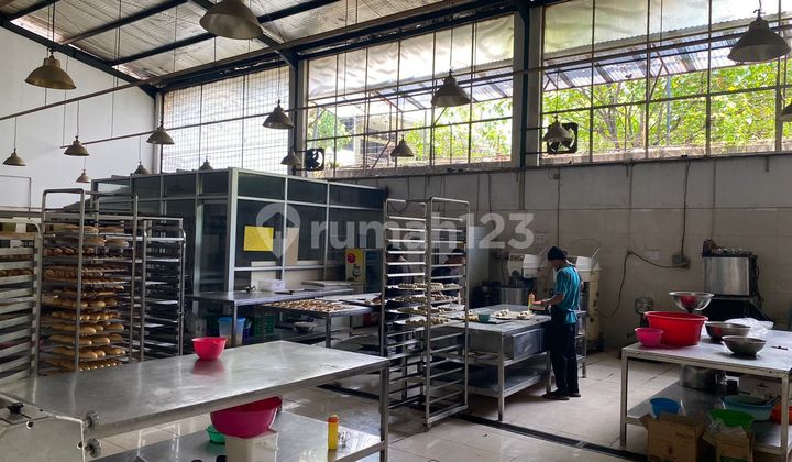 Pabrik Lokasi Strategis di Jalan Cibaduyut