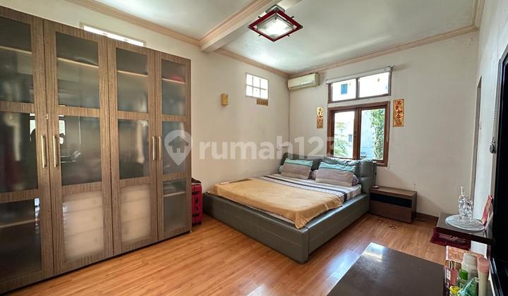 Rumah 3 Lantai Luas Strategis Posisi Hook di Batununggal Bandung