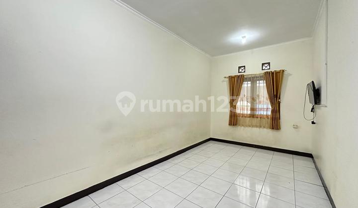 A Well-Maintained Nice House in Sayap Batununggal, Bandung