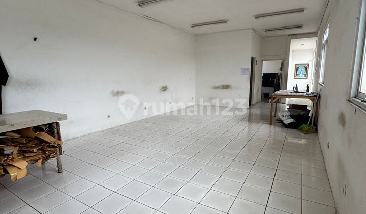 Rumah 2 Lantai Ex Konveksi di Komplek Pharmindo