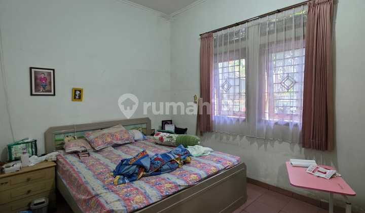 Strategic 2-Story House in Batununggal, Bandung