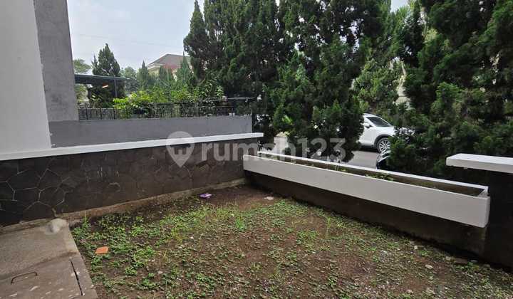 Ready-to-Occupy House in Singgasana Pradana Complex, Bandung 2