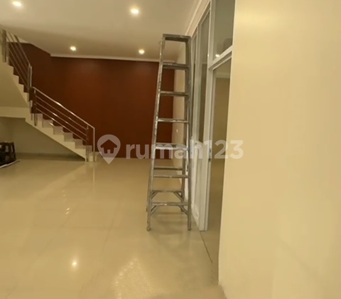 Rumah Baru Siap Huni di Kawasan Singgasana Pradana Bandung Rumah Baru Siap Huni di Kawasan Singgasana Pradana Bandung