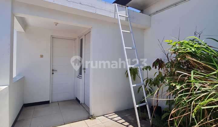 Rumah Terawat Minimalis Modern di Pinewood Taman Kopo Indah 5