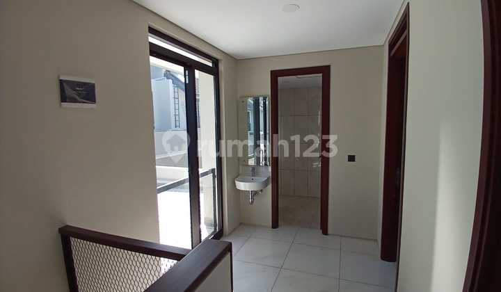 Rumah Modern Luas 2 Lantai di Tatar Punawangi, KBP Rumah Modern Luas 2 Lantai di Tatar Punawangi, KBP