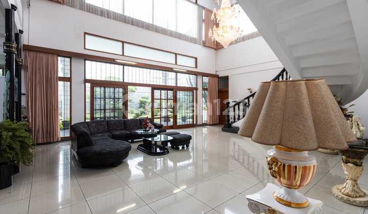 Rumah 2 Lantai Asri Terawat di Dipatiukur Kota Bandung 2