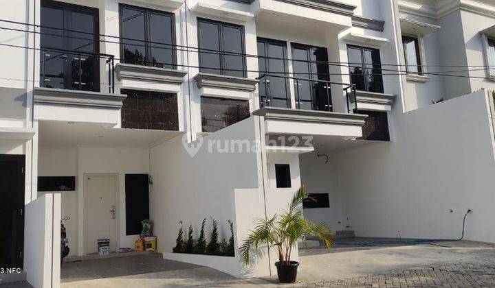 Rumah 2 Lantai Bagus Unfurnished SHM Jalan Cempaka Putih Timur 2