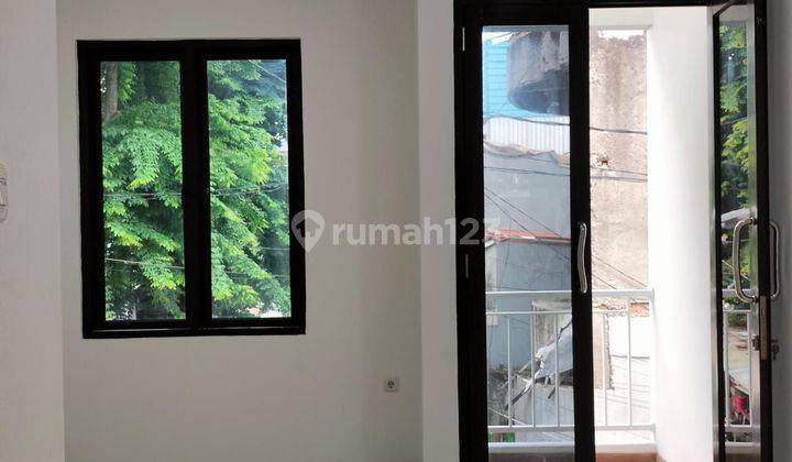 Rumah cantik 2Lt murah Deket Menteng Jakarta pusat  1