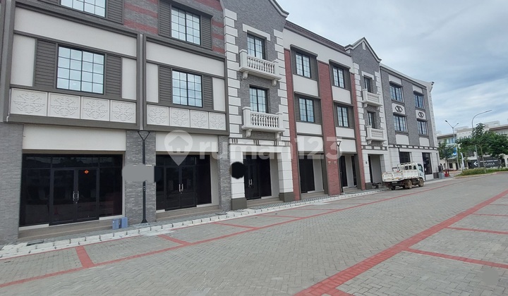 Rapid Rent Osaka Ruko PIK2 Facing the Street Rapid Rent Osaka Ruko PIK2 Facing the Street