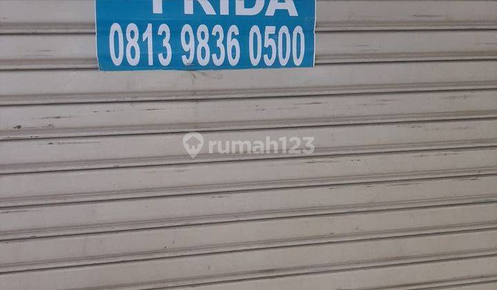 Kios di mall mangga dua msh bnyk kios yg operasional toko kacamata,tas,fashion dekat ekskalator dekat lif 1