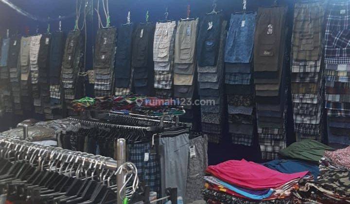 Kios di mall mangga dua msh bnyk kios yg operasional toko kacamata,tas,fashion dekat ekskalator dekat lif 2