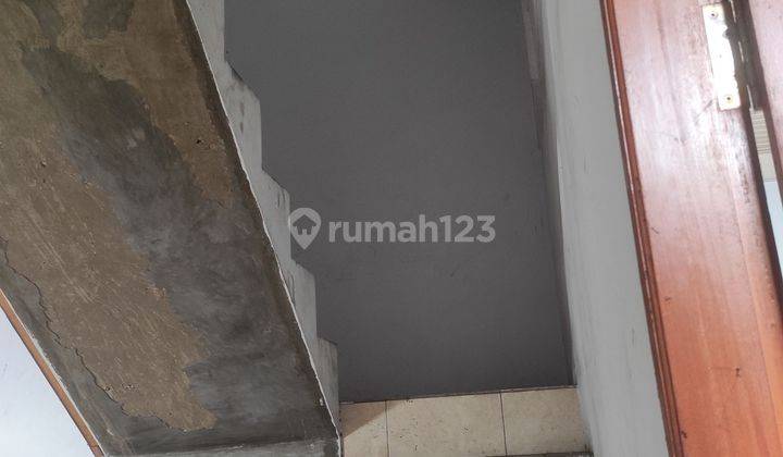 *JARANG ADA LAHAN LUAS GUDANG DI SEWAKAN SIAP PAKAI DALAM KOMPLEK PERGUDANGAN DAANMOGOT*

Luas  tanah 2.200 (40x55)
Luas bangunan 1.584 m2
(33 x 48)
Shgb 2028
Container 40feet 
Izin Industri 
Ada security
office 2lt

Harga sewa pertahun Rp 800  juta blm p 2