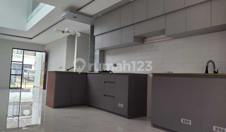 New Modern Minimalist House in Setiabudi Regency 2