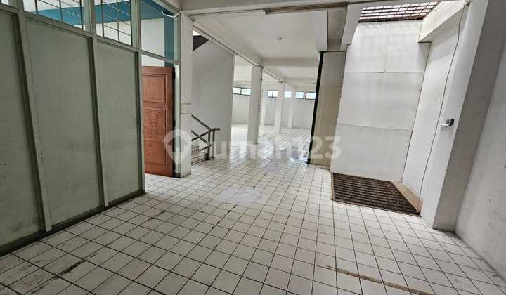 Ready-to-Use 3.5-Story Shop House in Strategic Location, Jl. Pungkur, Bandung 2