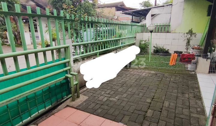 Well-Maintained Old House in Taman Kopo Indah I