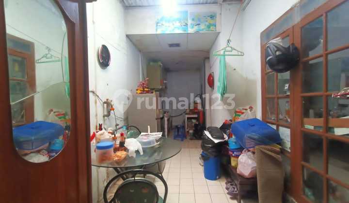Rumah Bangunan Lama Hadap Selatan di Komplek Dian Permai Bandung 2