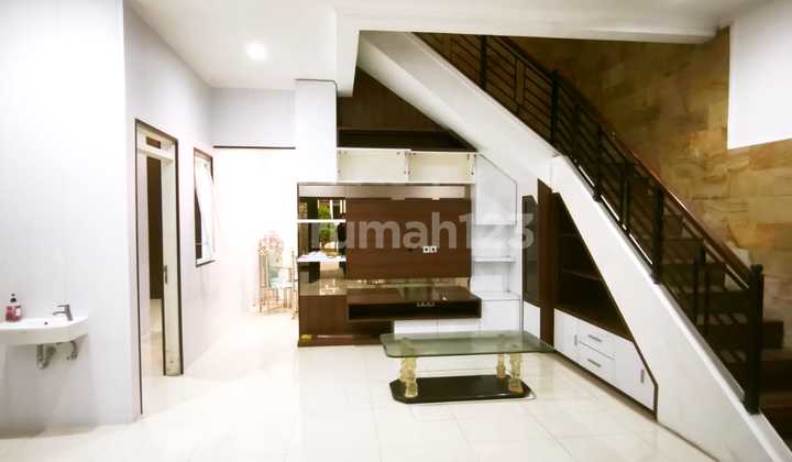 Sewa Rumah 2 LT Furnished Area Singgasana