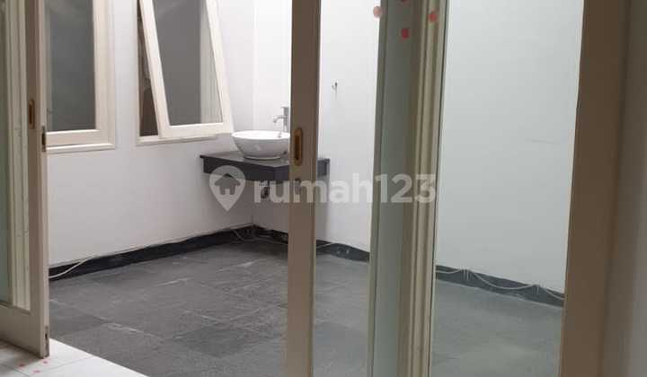 Disewakan rumah semi furnished 1 lantai Sayap Singgasana, Bandung Disewakan rumah semi furnished 1 lantai Sayap Singgasana, Bandung