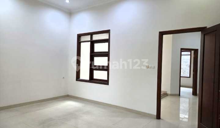 Jual Rumah Bagus Siap Huni di Singgasana Area Mekar Wangi 2