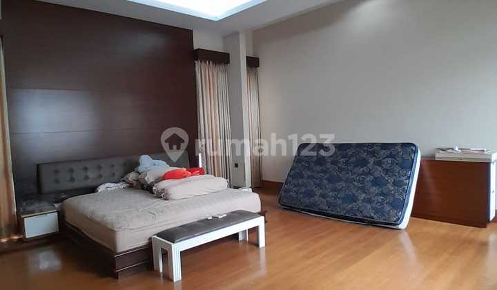 Rumah mewah, luas, siap huni, furnished, mainroad Singgasana Rumah mewah, luas, siap huni, furnished, mainroad Singgasana