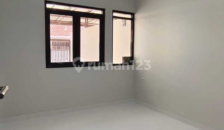 Furnished Rumah Baru 2 Tk Minimalis di Taman Kopo Indah