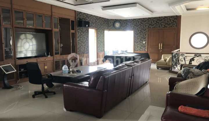 Rumah Lux Semi Furnished With Pool di Batununggal Indah