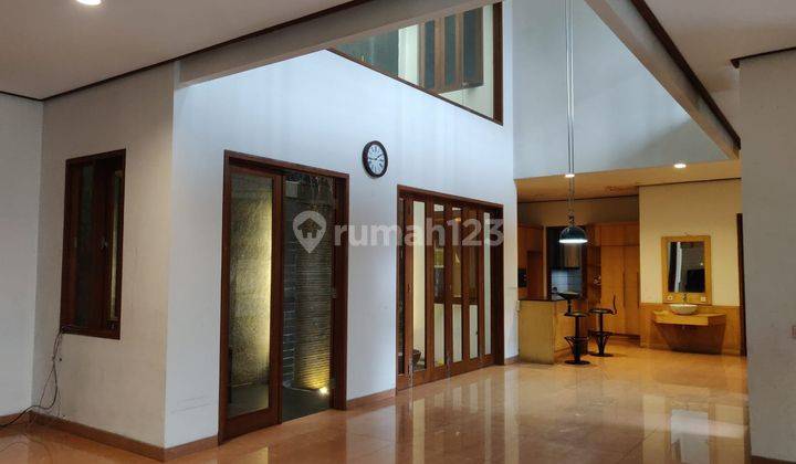 Rumah Bagus Semi Furnished SHM di Setra Duta, Bandung 1