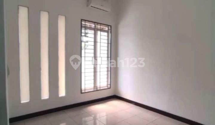 Rumah Siap Huni di Area Taman Kopo Indah 1