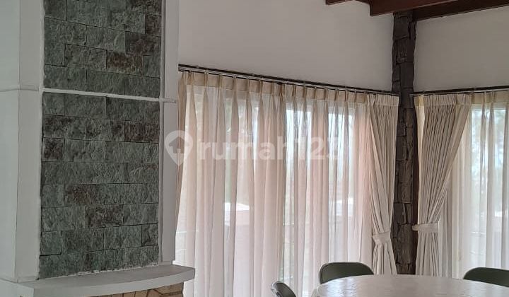 Villa  2 lantai + 1 mezanine + balkon di Istana Bunga 