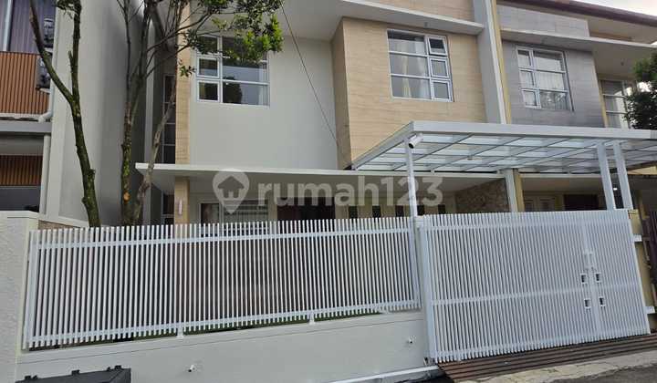 Rumah Minimalis 2 lantai di sayap Batununggal Indah