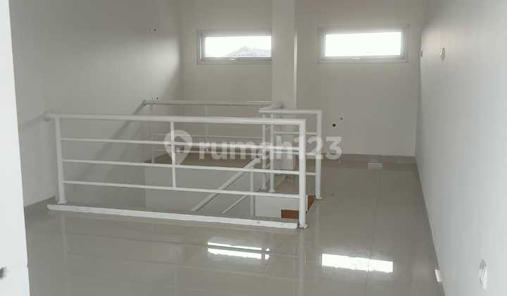 Dijual/disewakan ruko 3 lantai di mainroad TKI 1