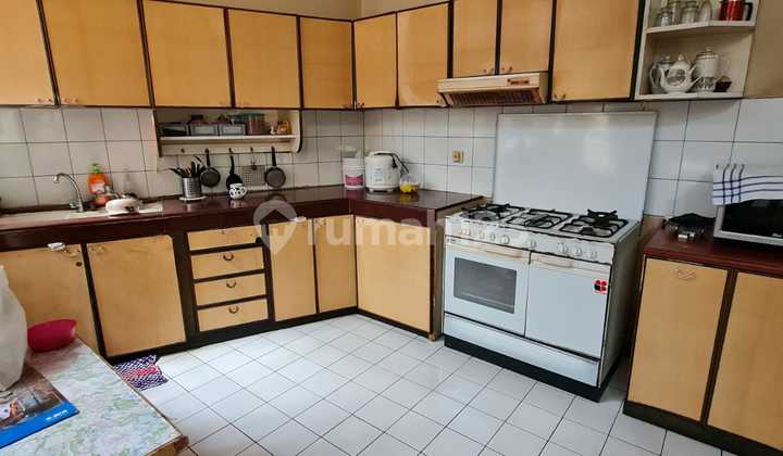 Dijual Rumah dengan Taman Lega di Sayap Dago 2