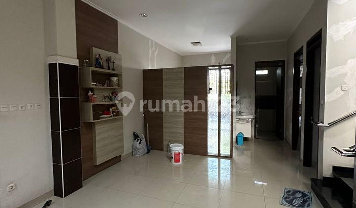 Disewakan Rumah Furnished 2 lantai di Batununggal Jelita 2