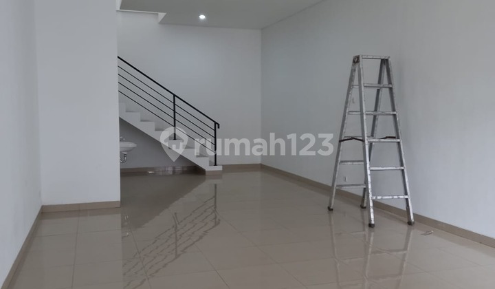 2-Story Ready-to-Use Shop House in a Crowded Location at Sangkuriang, Cimahi 2