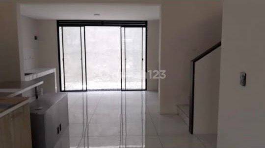 Rumah 2 Lantai Semi Furnished di Kota Baru Parahyangan Bandung 1