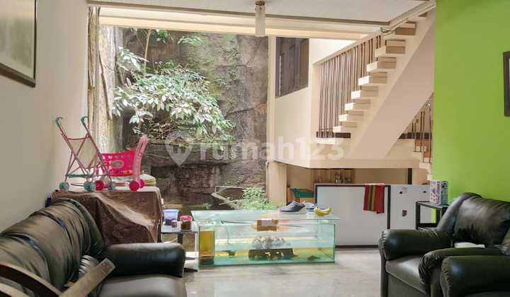 TURUN HARGA!  RUMAH TENGAH KOTA, lokasi strategis SAYAP SUDIRMAN