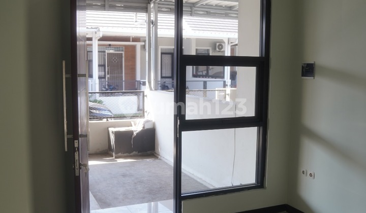 Rumah Siap Huni di Bloomingville Taman Kopo Indah