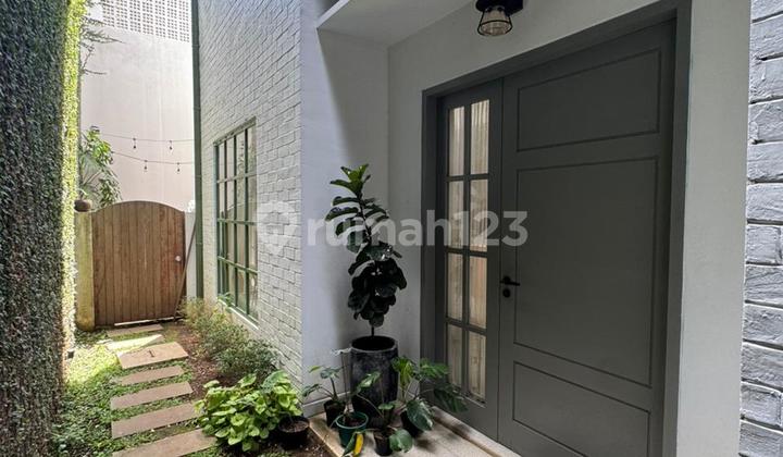 Rumah Bagus Siap Huni 2 Lt Semi Furnished Sayap Turangga