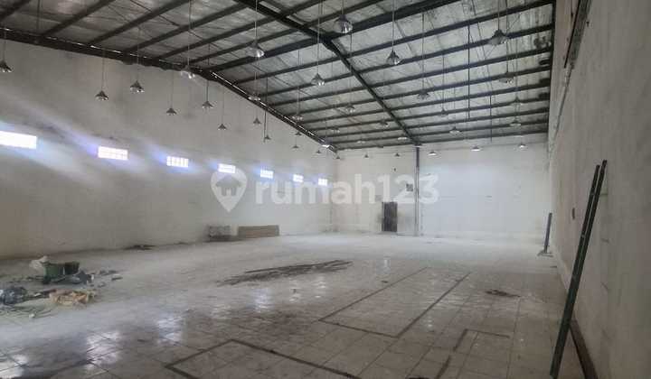 Strategic Location Business Space Wing Moh. Toha