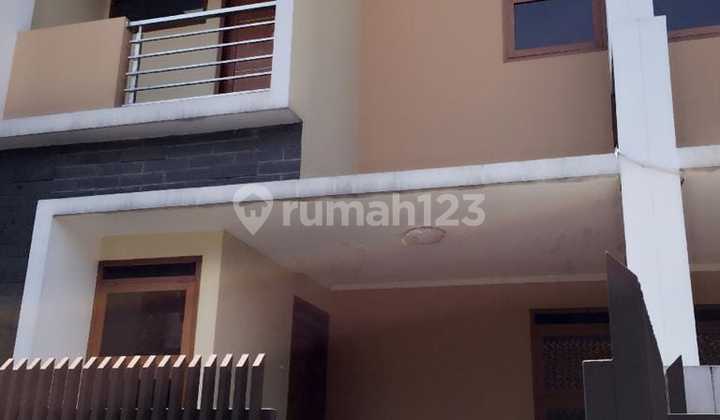 Dijual rumah 2 lantai di sayap Buah Batu