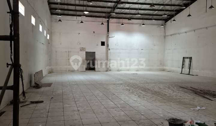 Strategic Location Business Space Wing Moh. Toha