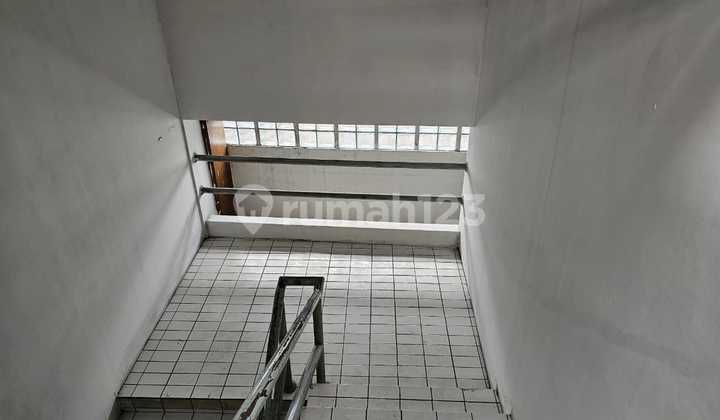 Ready-to-Use 3.5-Story Shop House in Strategic Location, Jl. Pungkur, Bandung