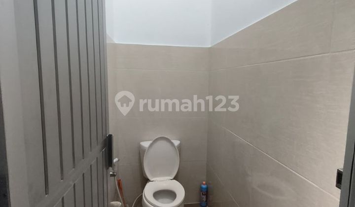 For Rent: 3.5-Story Shop House on Main Road Mekar Wangi 2