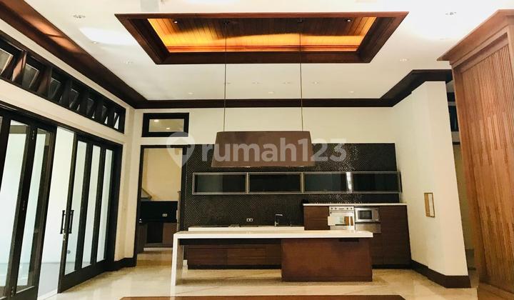 Rumah Impian Mewah Modern dengan Sentuhan Kayu Jati Elegan  Dago