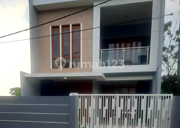 Jual Rumah Awiligar Like New Lingkungan Asri Sejuk Tentram